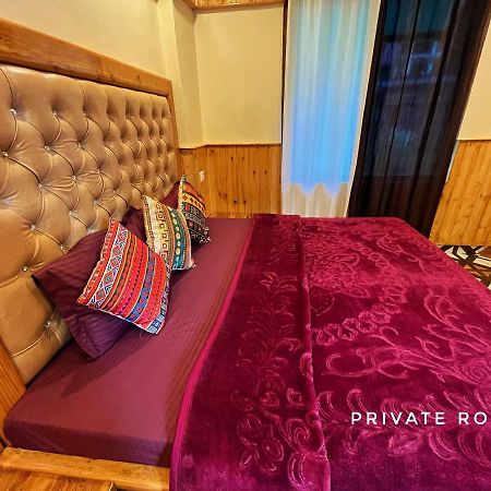 I Love Kasol Hostel & Rooftop Cafe מראה חיצוני תמונה