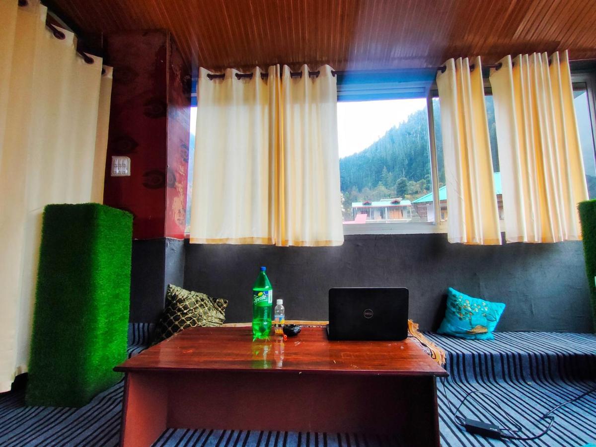 I Love Kasol Hostel & Rooftop Cafe מראה חיצוני תמונה