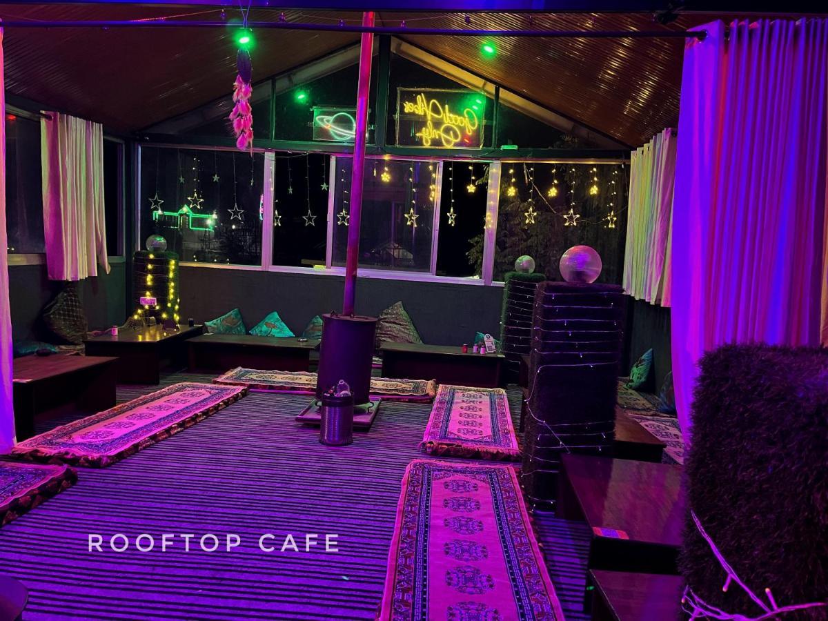 I Love Kasol Hostel & Rooftop Cafe מראה חיצוני תמונה