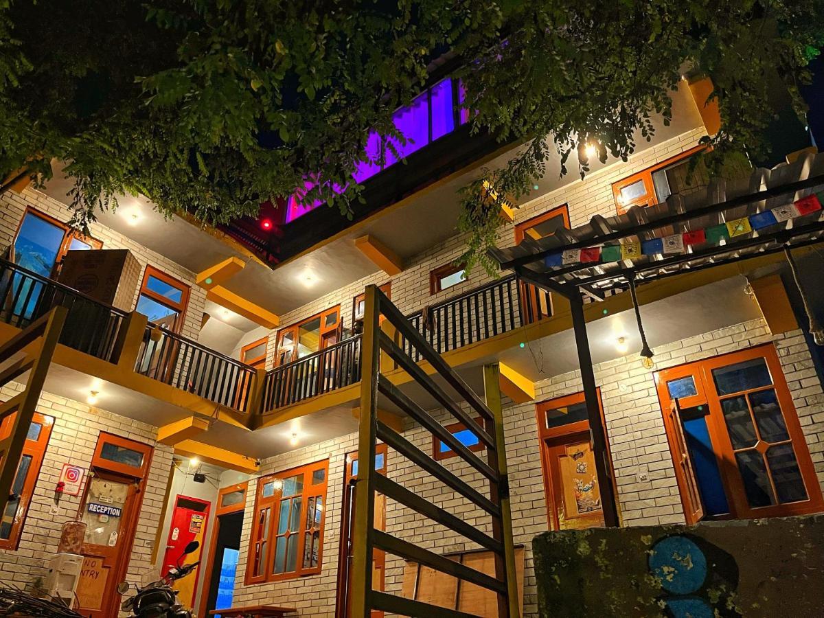 I Love Kasol Hostel & Rooftop Cafe מראה חיצוני תמונה